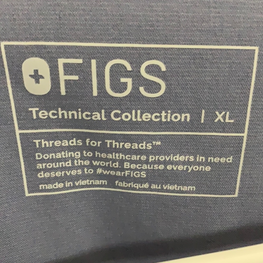 Figs Technical Medical scrub top vapor blue size XL excellent like new condition